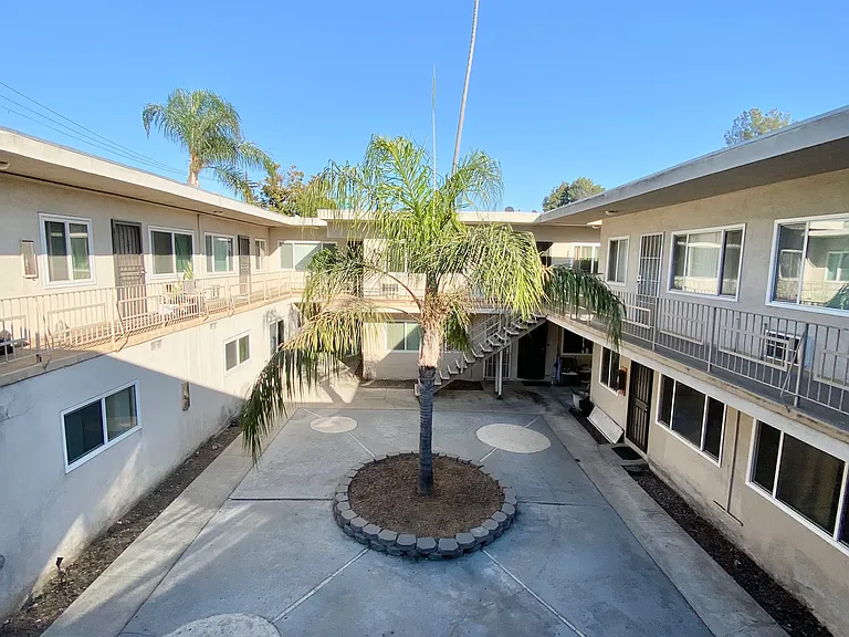 1905 S Oxford Ave #14 — Photo 12