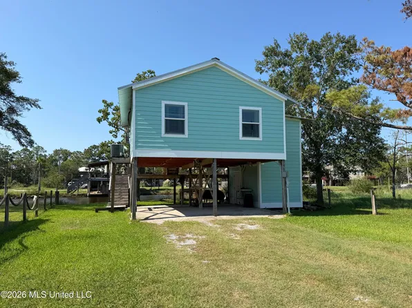 4099 Shark St, Bay Saint Louis, MS 39520