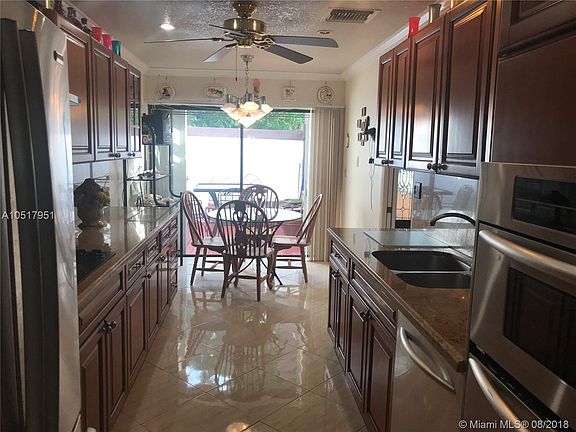 4th image of 530 NE 195th St #530