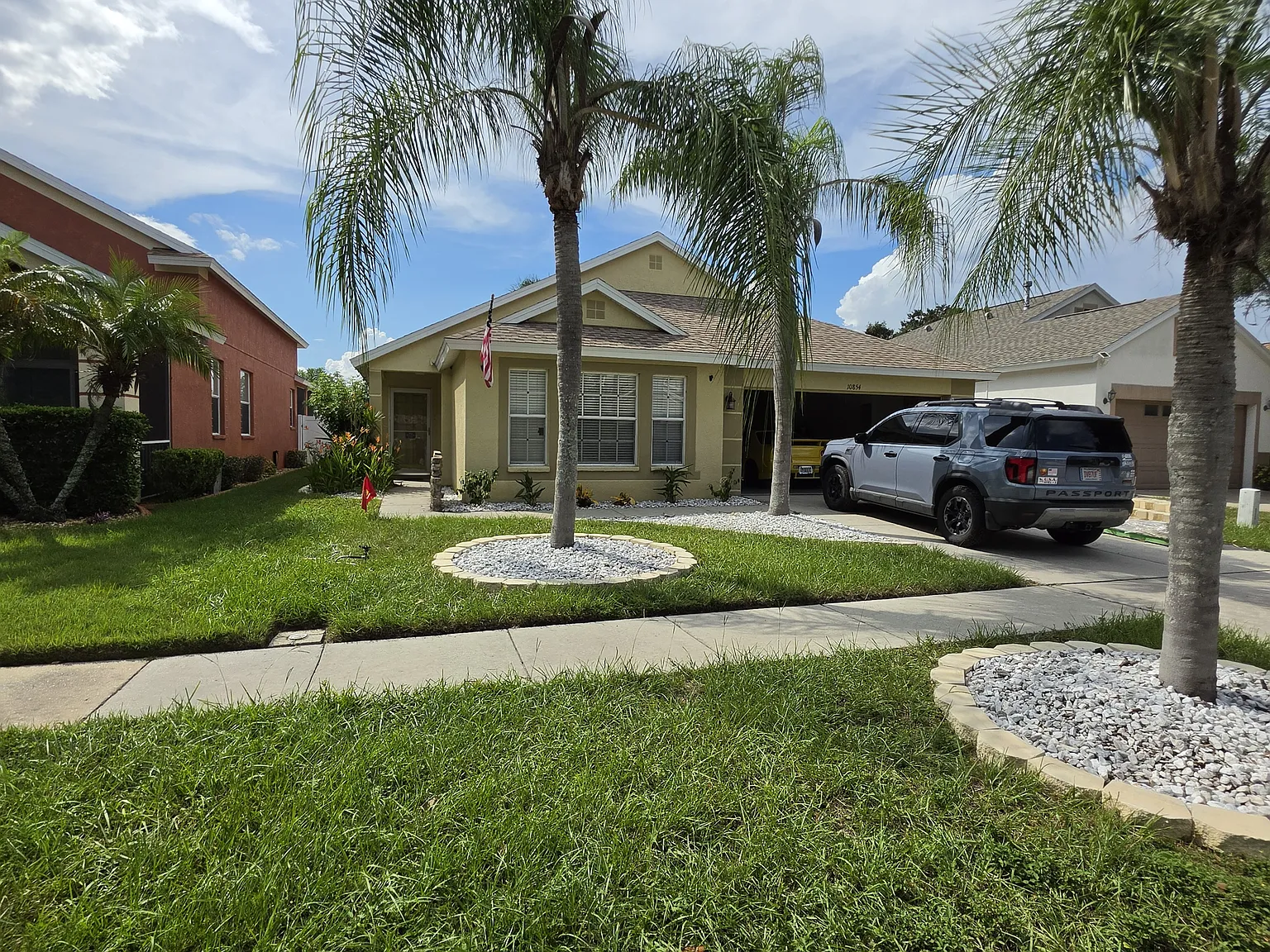 10854 Newbridge Dr — Photo 2