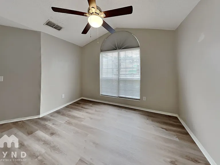 580 Staffordshire Dr — Photo 11