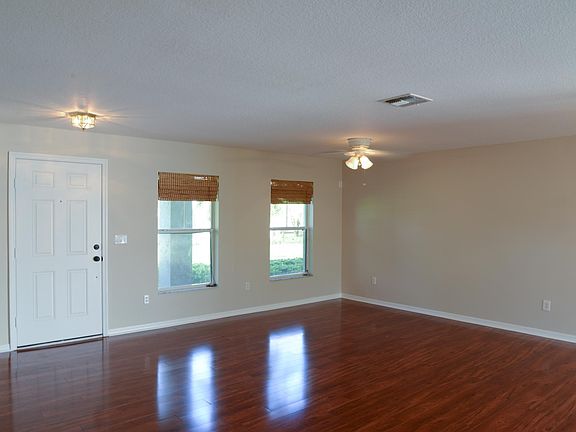4th image of 1741 Pointe West Way