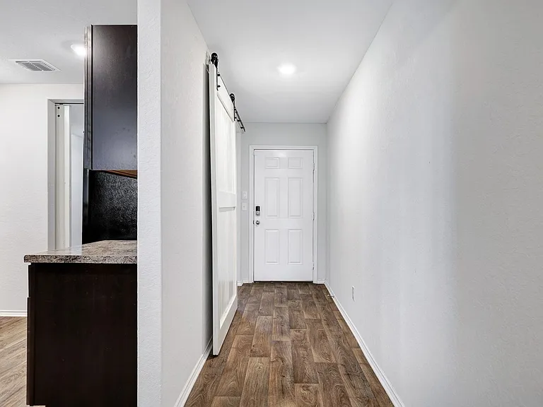 2850 Lindenwood Run — Photo 2