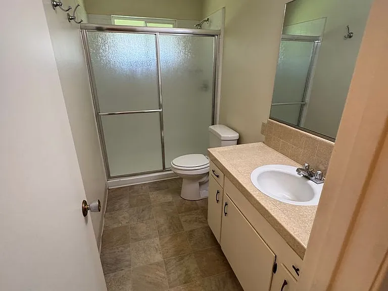 Hutchins 623 S — Photo 9