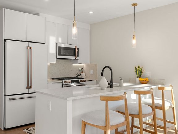 5th image of 100 Lincoln St #304U