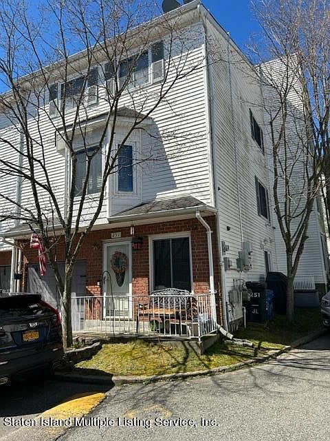 251 Jamie Ln, Staten Island, NY 10312 | MLS #1161119 | Zillow