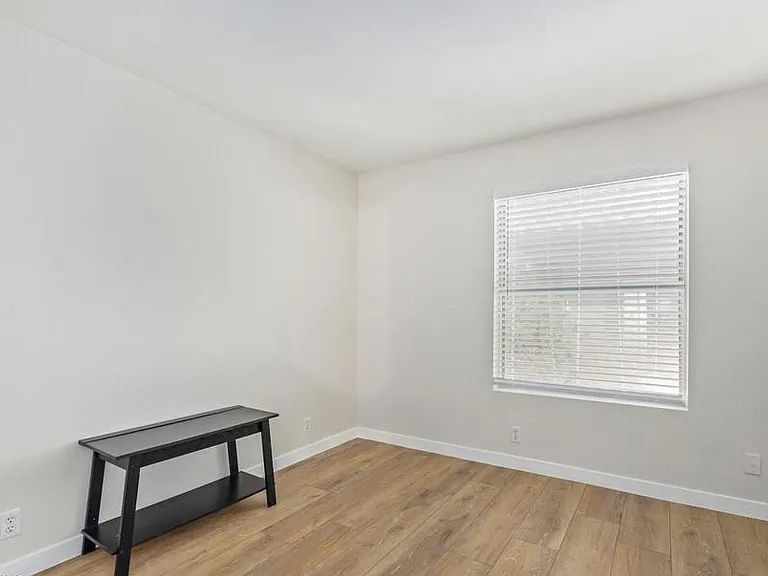 1338 E Grovers Ave — Photo 20