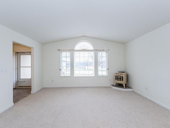 2nd image of 4421 Meadow Lakes Dr NW