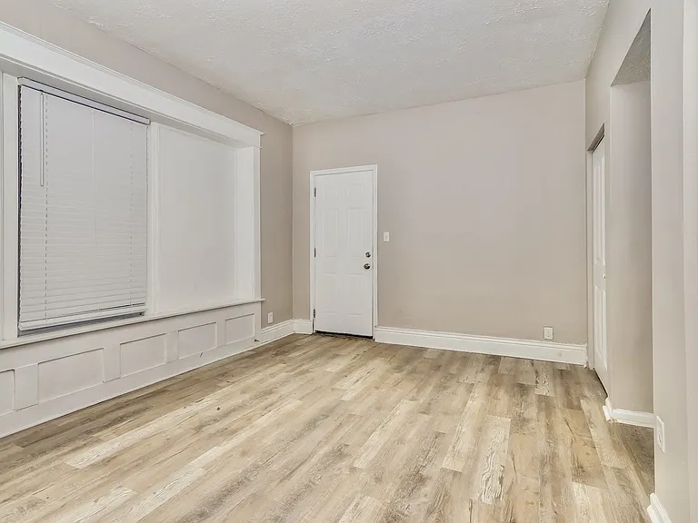 279373_021_living_room_13071190.jpg