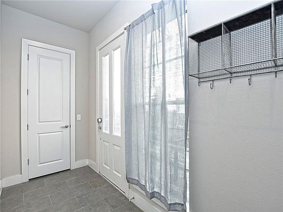 3rd image of 1305 Town Creek Dr #8