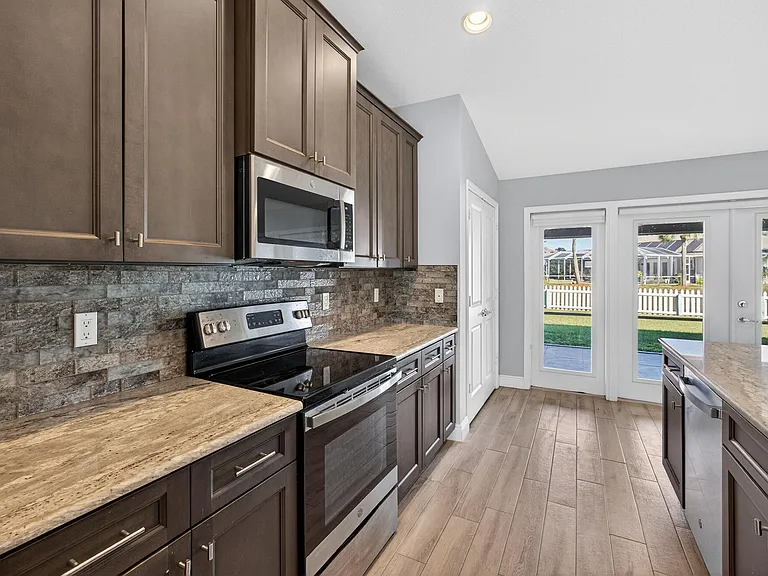 2501 SE Mariposa Ave — Photo 44