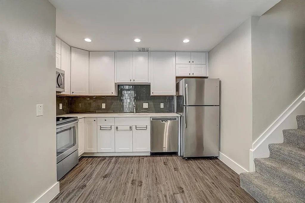 2 bed, 2.0 bath, 849 sqft, $1,500 — Photo 4