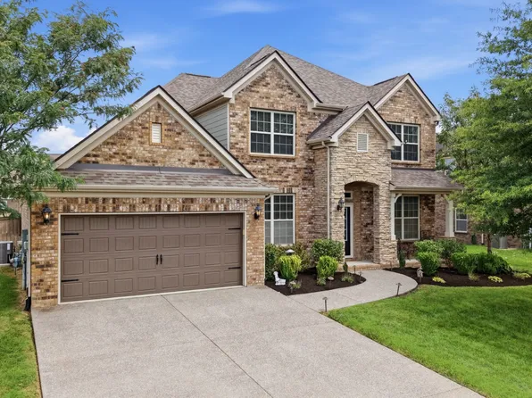 1045 Brixworth Dr, Thompsons Station, TN 37179