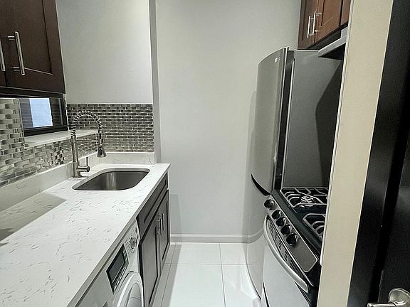 3rd image of 302 W 114th St APT 2A