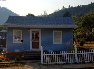 726 NE Cedar Ave, Myrtle Creek, OR 97457