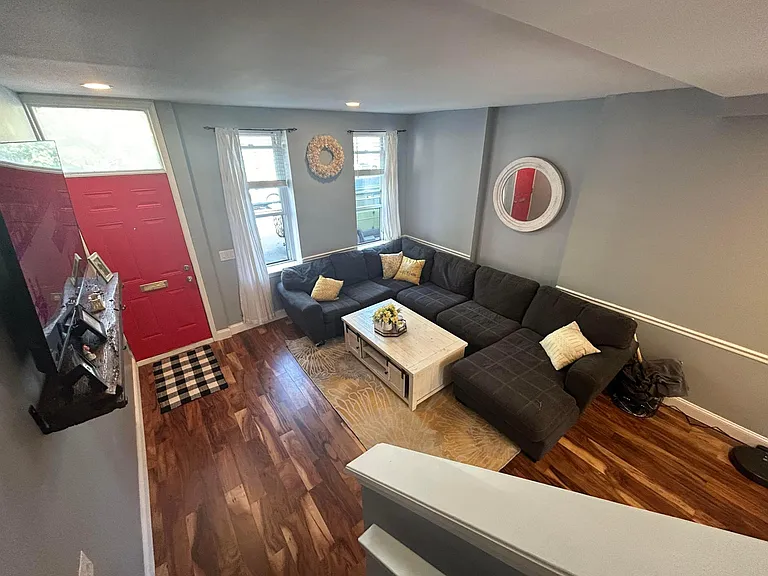 2178 E Cumberland St — Photo 2