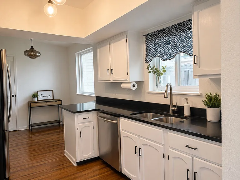 11400 Ed Merrins Dr — Photo 3