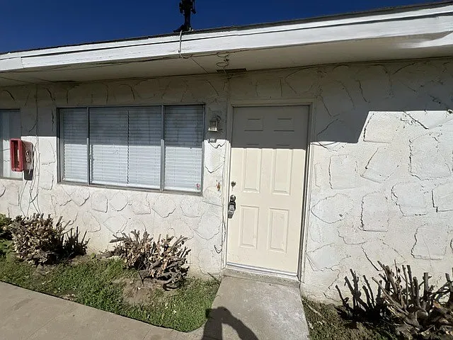 2 bed, $1,200 — Photo 1