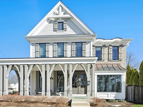 716 N 3rd Ave, St Charles, IL 60174