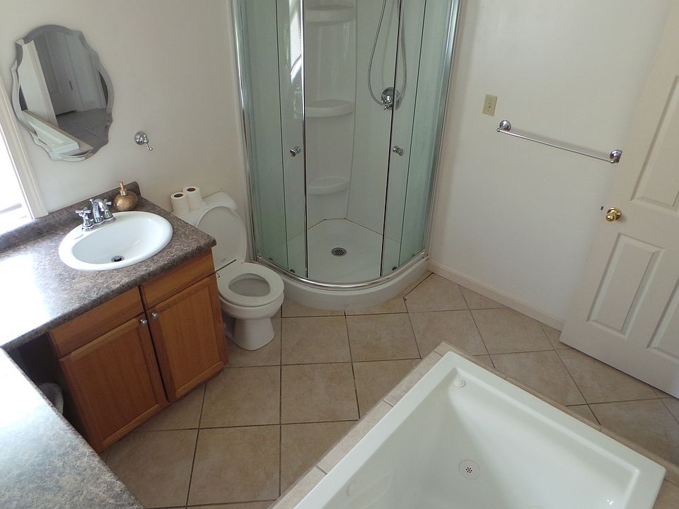 2nd Floor Bathroom