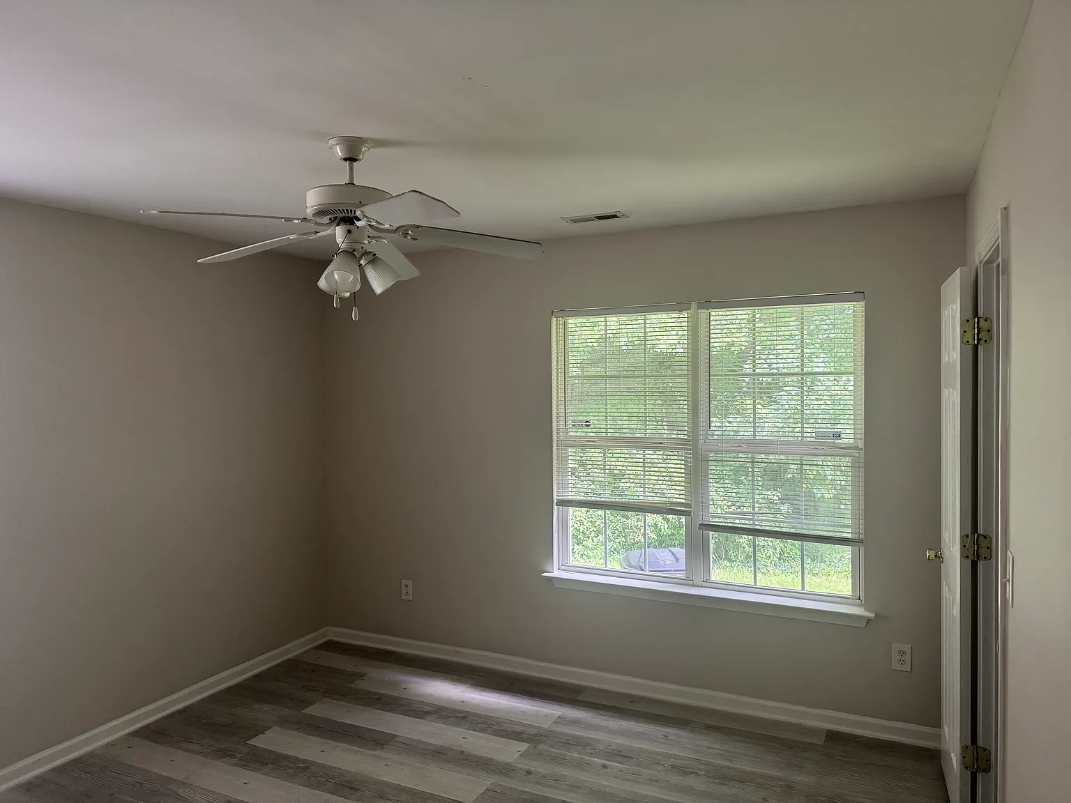 3 bed, 2.5 bath, 1400 sqft, $2,100 — Photo 4