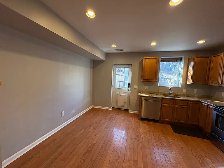 756 18th St NE — Photo 47