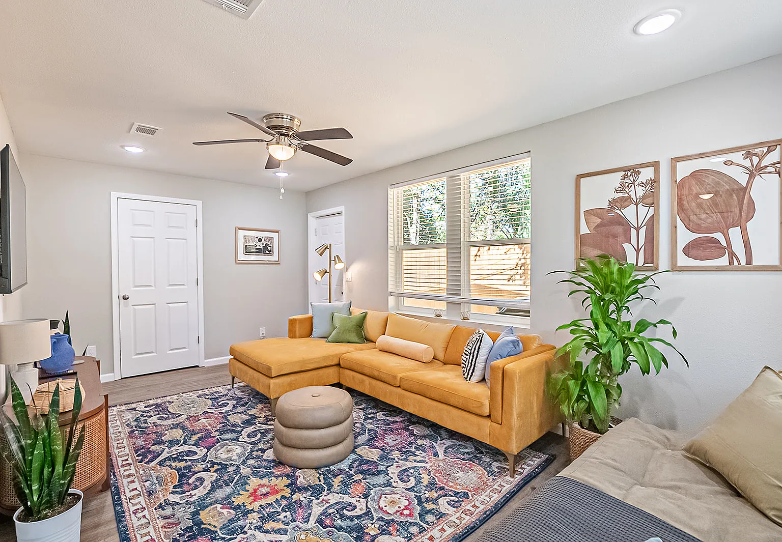 192 E Highland Dr — Photo 2