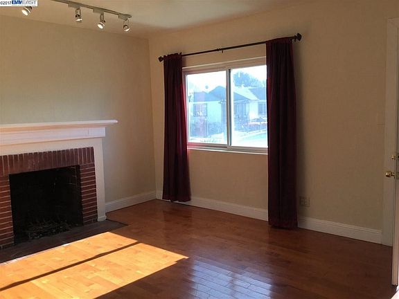5th image of 3131 Center Ave