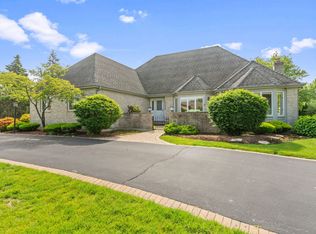 13 Glenoble Ct, Oak Brook, IL 60523