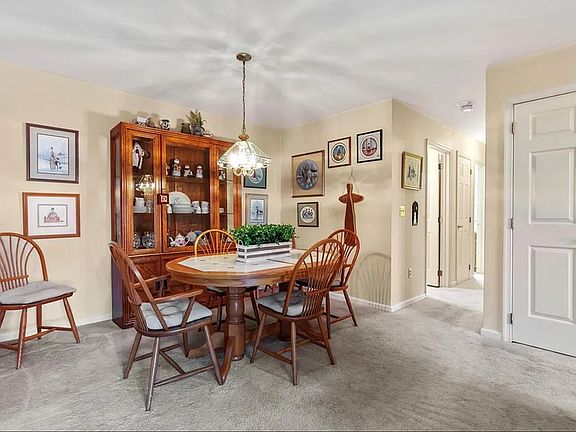 5th image of 930 Cold Spring Rd APT 4