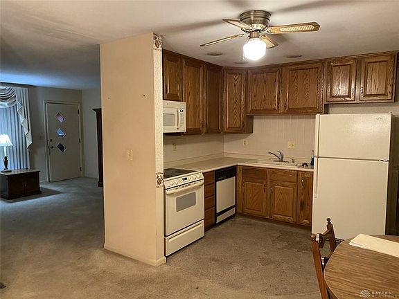 5th image of 2612 Pinegrove Dr