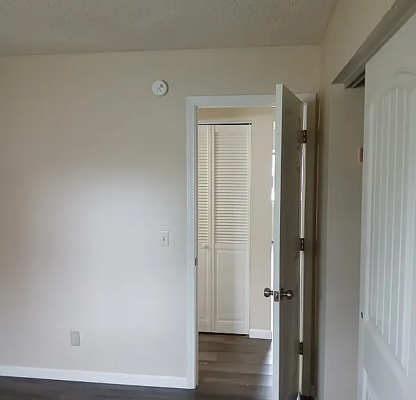 Oak Knoll Apartments — Photo 18
