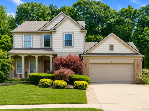969 Hidden Creek Dr, South Lyon, MI 48178