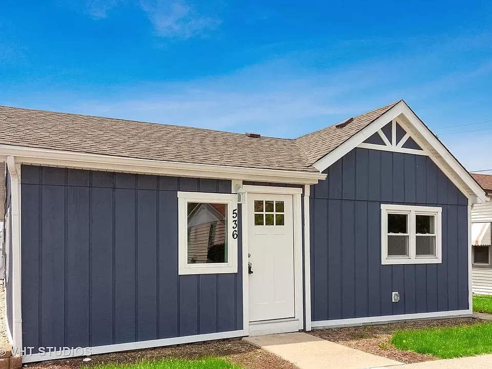 536 Ledochowski St