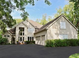 2460 Forest Glen Trl, Riverwoods, IL 60015
