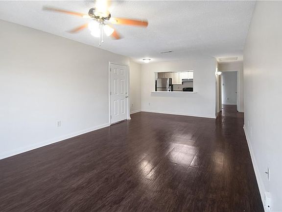 4th image of 732 Vouray Dr