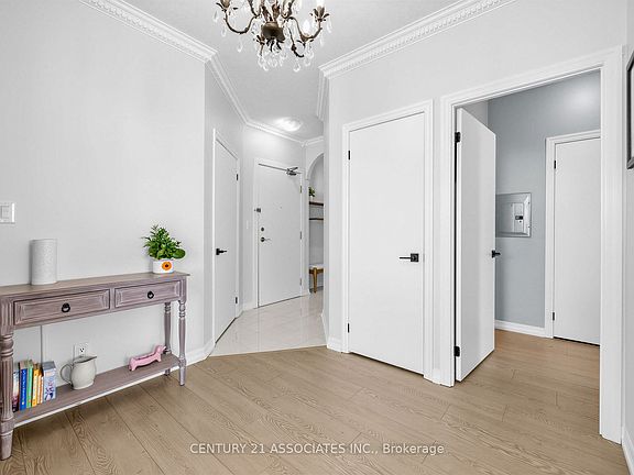4th image of 1359 Rathburn Rd E #705