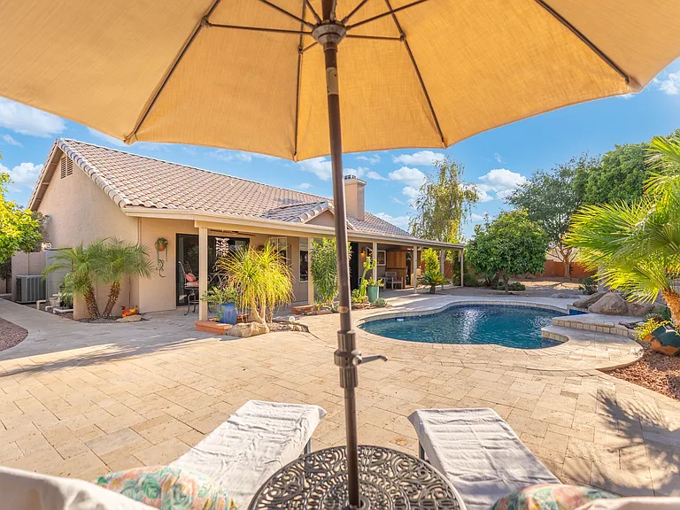 372 W Amoroso Dr — Photo 54