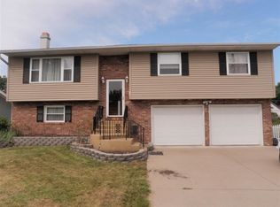 611 6th St, Colona, IL 61241