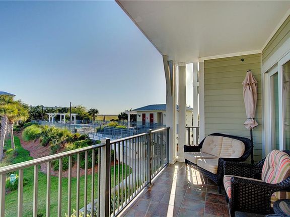3rd image of 30 Waterfront Dr APT 133