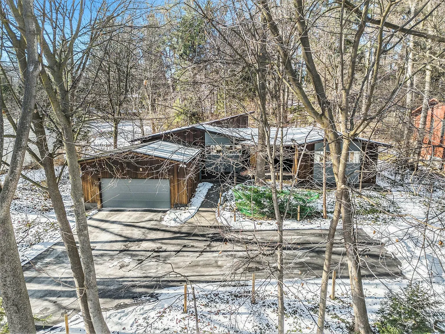838 Heather Way photo 1