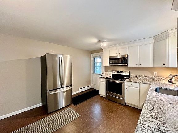 5th image of 83 Old Farm Rd