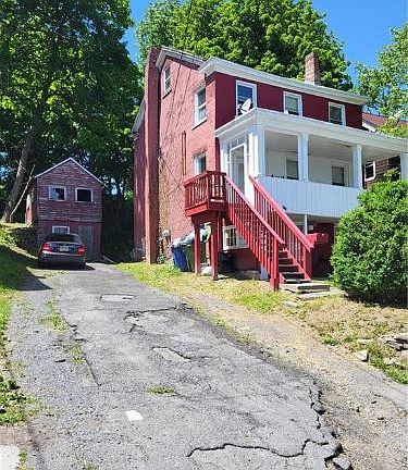2nd image of 208 Greenwich Ave