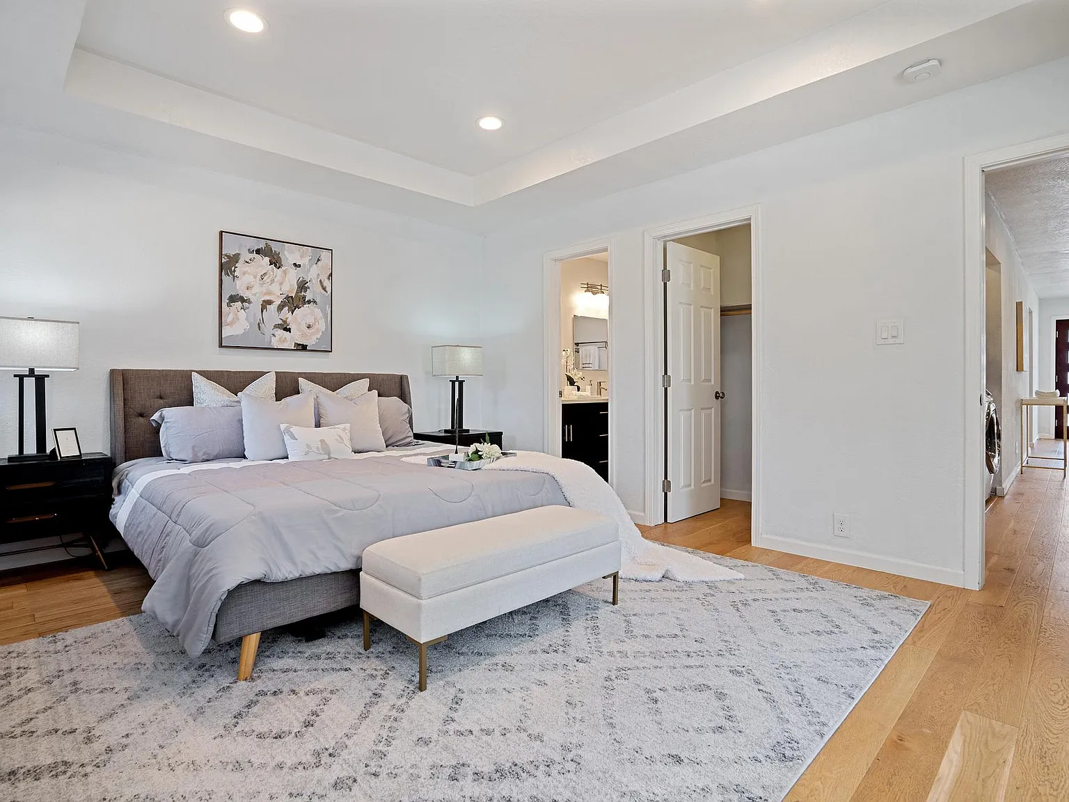 325 N Murphy Ave — Photo 3