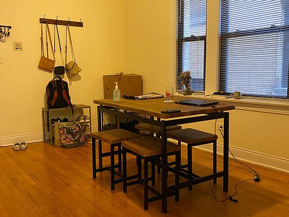 2nd image of 2827 W Lyndale St #1