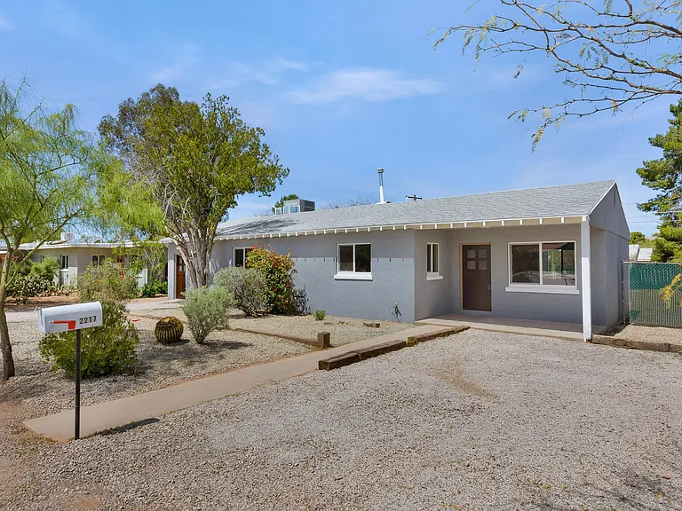 2217 E Silver St — Photo 23