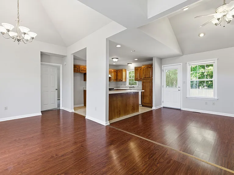 104 Brijidan Ln — Photo 4
