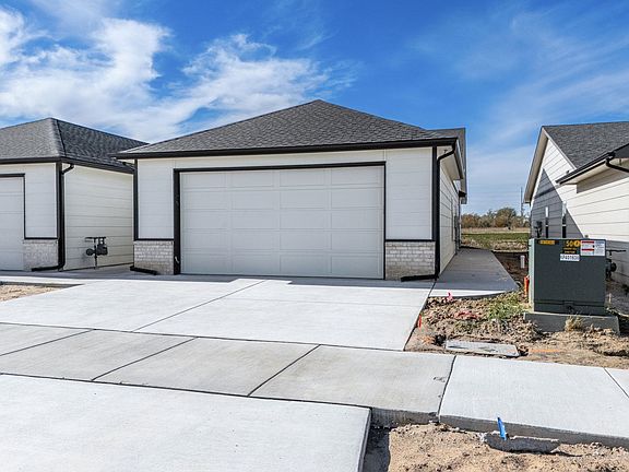 2nd image of 809 S Bay