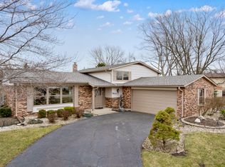 2607 N Walnut Ave, Arlington Heights, IL 60004