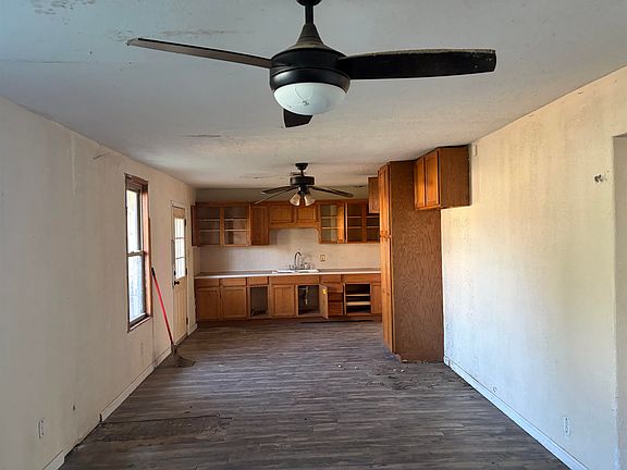3rd image of 2999 Manning St